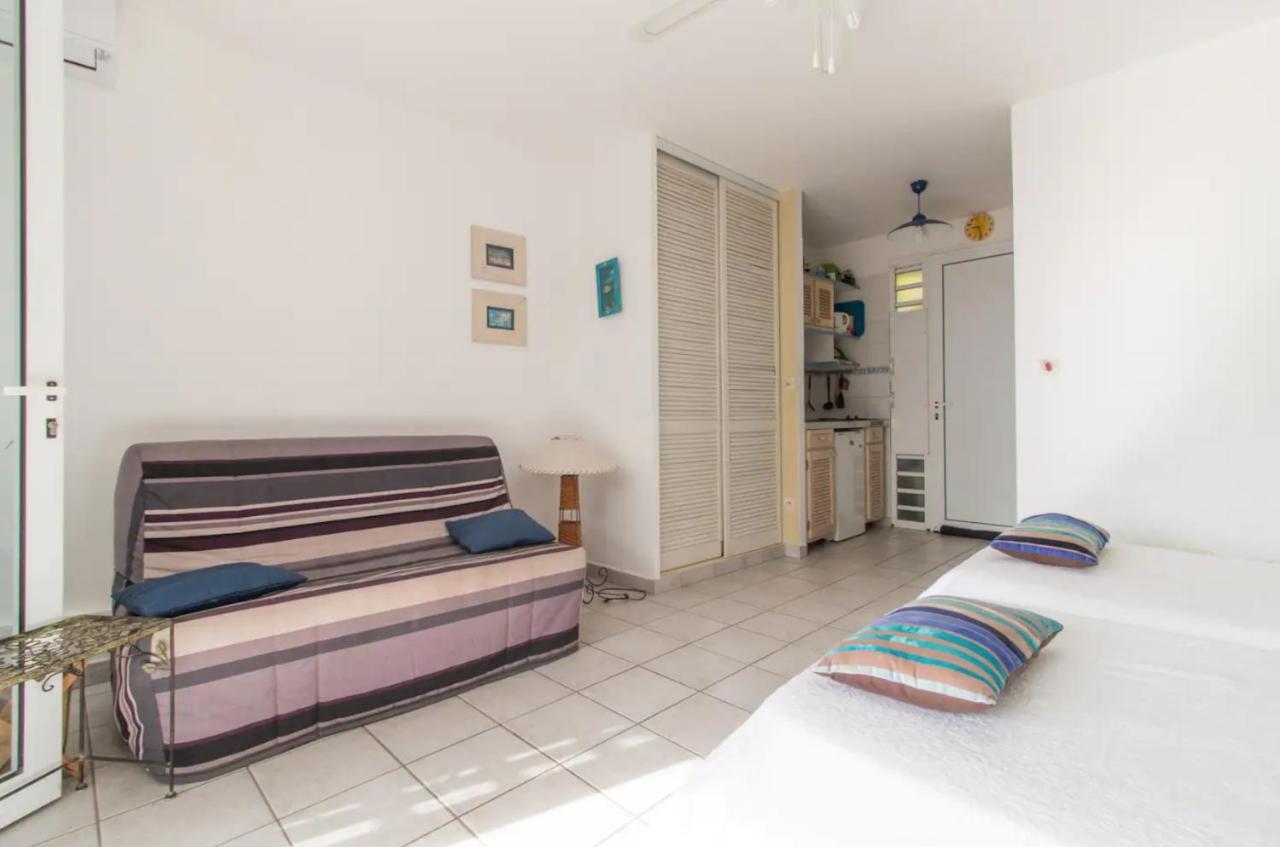Apartament Un Pied-A-Terre Face A La Marina Le Marin Zewnętrze zdjęcie