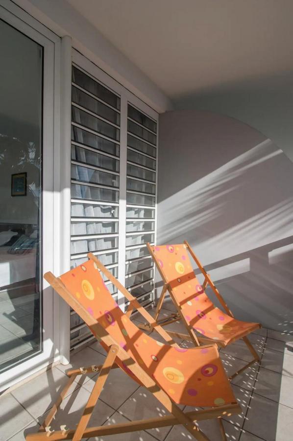 Apartament Un Pied-A-Terre Face A La Marina Le Marin Zewnętrze zdjęcie