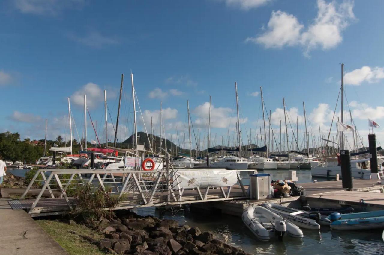 Apartament Un Pied-A-Terre Face A La Marina Le Marin Zewnętrze zdjęcie